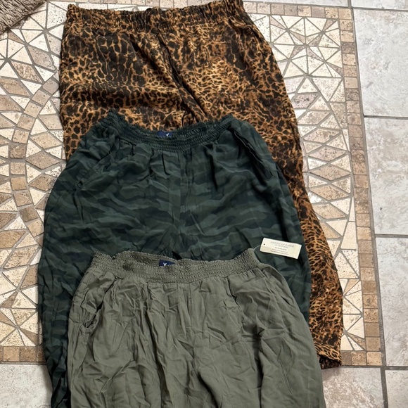 American Eagle Joggers - Picture 1 of 4